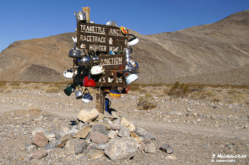 Teakettle Junction ca. 11km vorm Racetrack